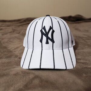New York Yankees '47 Brand White Birdcage Pinstripes MVP Hat (OS)